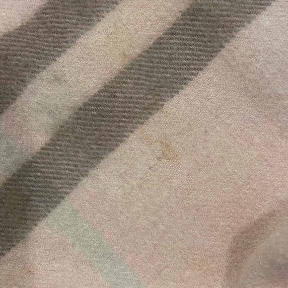 Authentic Burberry Pink Nova Check Cashmere Scarf in Candy Nova Plaid - Picture 4 of 4